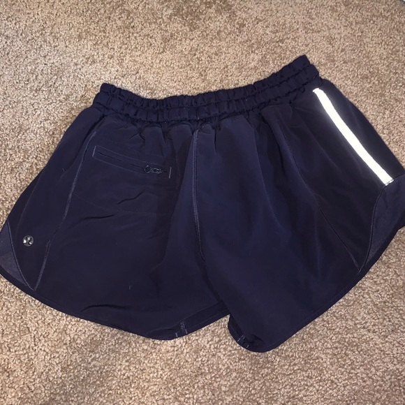 Lululemon hotty hot shorts, size 4 - Picture 2 of 5